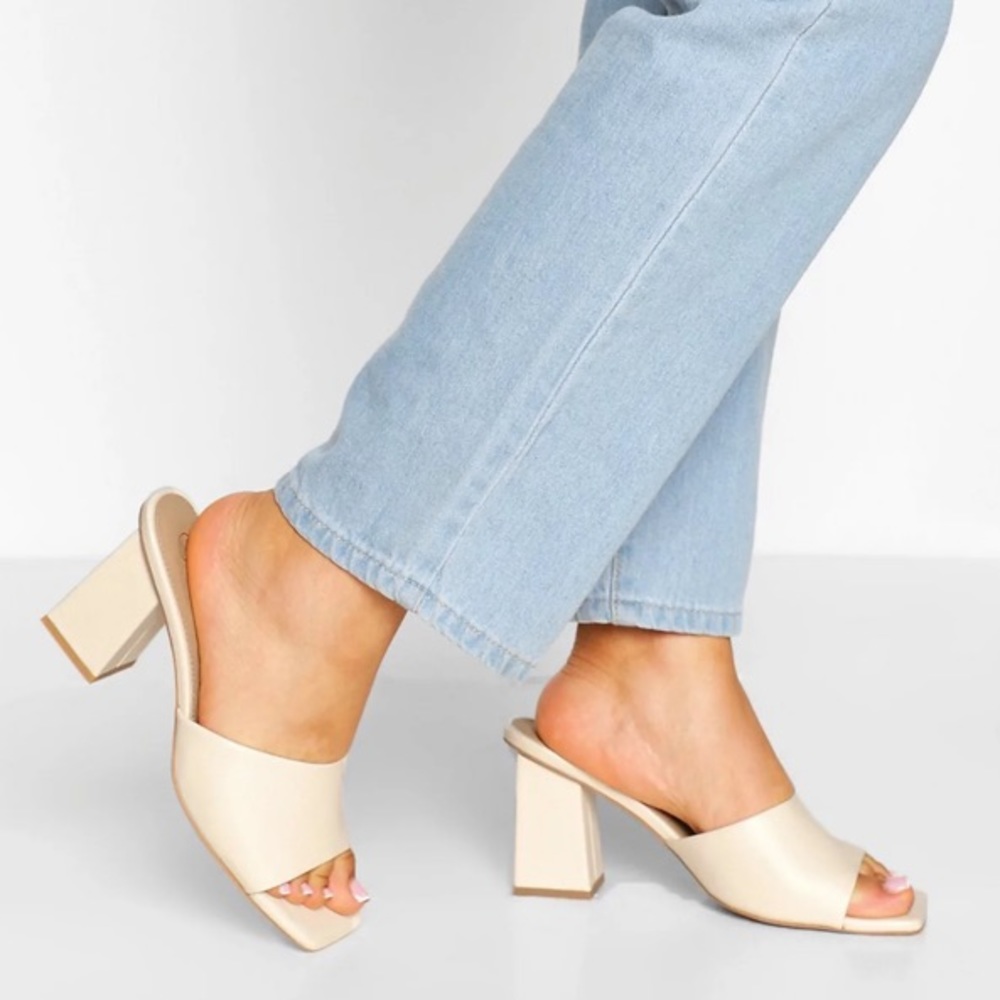 Wide width square toe mules